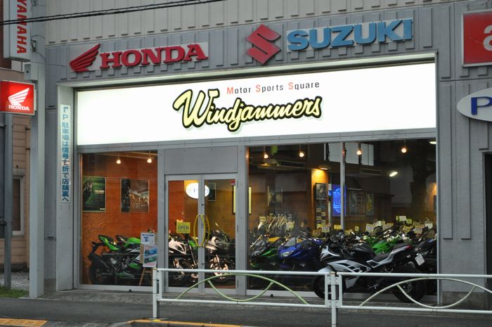 府中店舗正面写真2-2.JPG