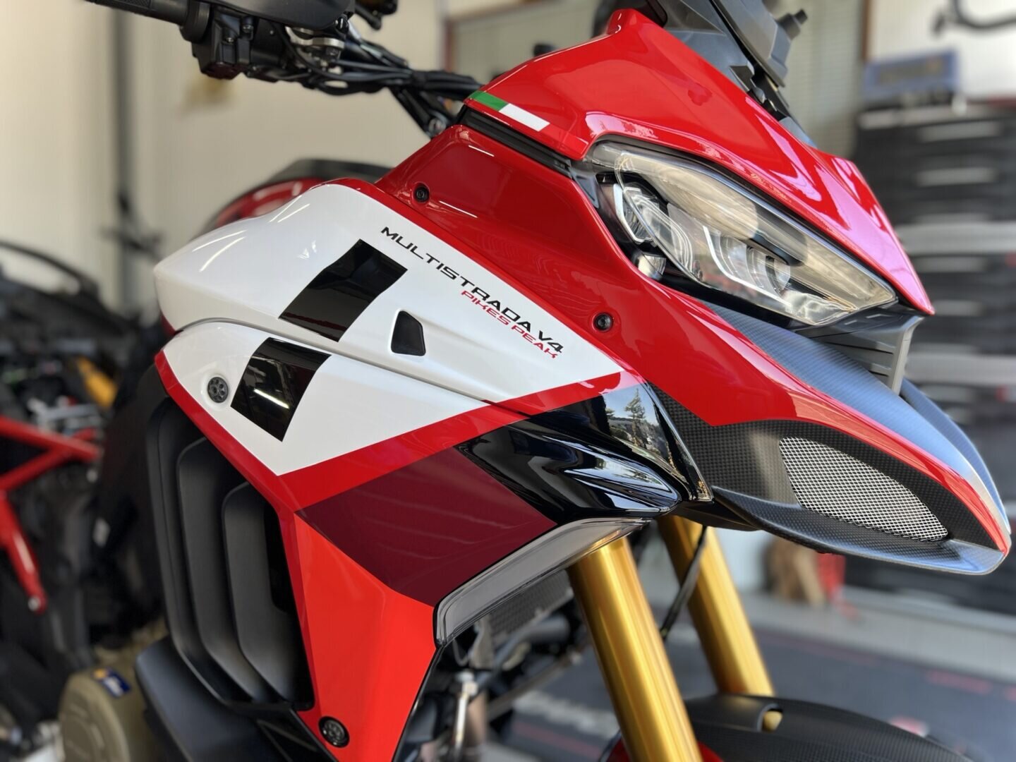 ドゥカティ鹿児島 MULTISTRADA V4.jpg