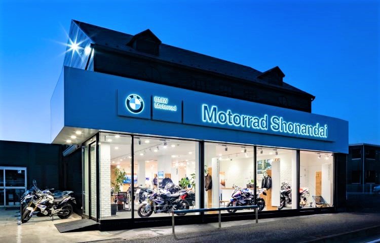 BMW Motorrad Shonandai（丸富オート BMWショールーム）